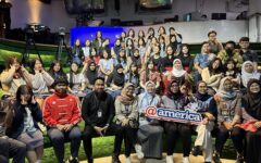 Siswa SMA Global Indonesia School berfoto bersama dalam kegiatan kunjungan ke @america Jakarta
